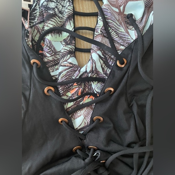 NWT Maaji Heavenly Corset Black Leaves Reversible 1pc Swimsuit Tie Up Back; M - Picture 3 of 6